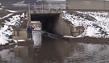В Новосибирской области талая вода отрезала поселок от города