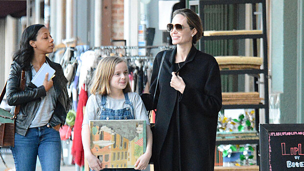 Пока Брэд Питт видится с Дженнифер Энистон, Анджелина Джоли гуляет с дочерью Вивьен