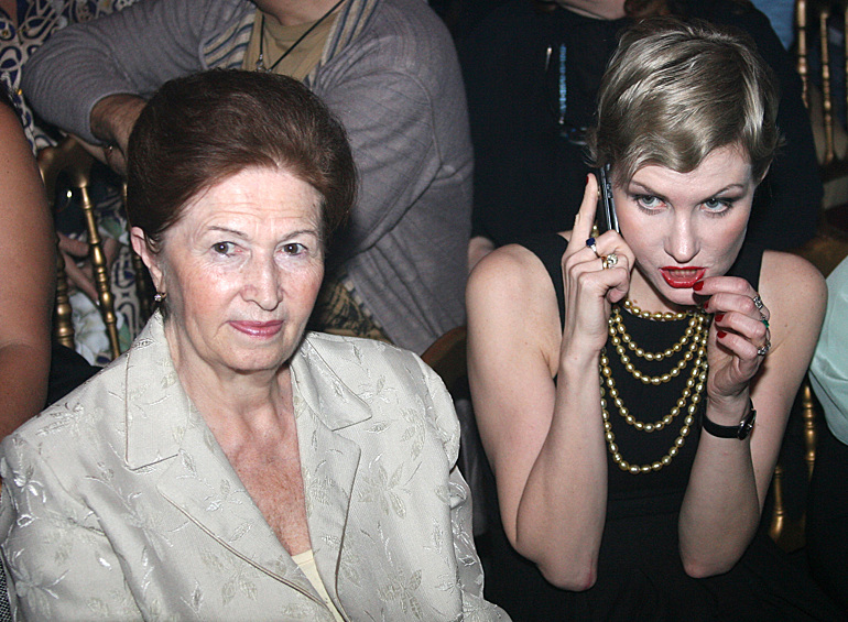 Актриса и кинорежиссер Рената Литвинова с мамой, 2007