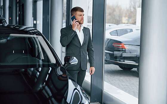 Россияне начали покупать дорогие автомобили: причины