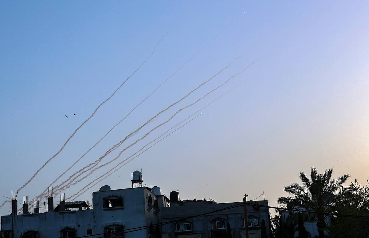 Попадание ракеты в израиле. Бомбёжка тель авив. Попадание ракеты в израиле. Ашдоде 2021 11 мая. Попадание ракеты в израиле.