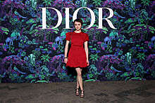 Звезда "Игры престолов" Мэйси Уильямс появилась на шоу Christian Dior в Мумбаи