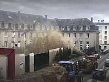 Здания местных управ были залиты навозом в ходе забастовки фермеров во Франции