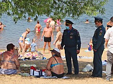На закрытом рязанском пляже засняли десятки отдыхающих