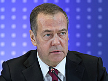 Медведев отметил, что "был прав" по поводу быстрых планов США на Гренландию