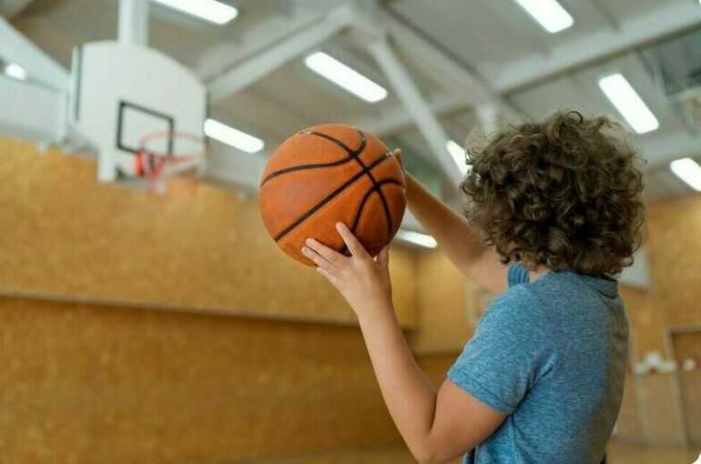 Депутат Свищев предложил срочно проверить спортинвентарь во всех школах