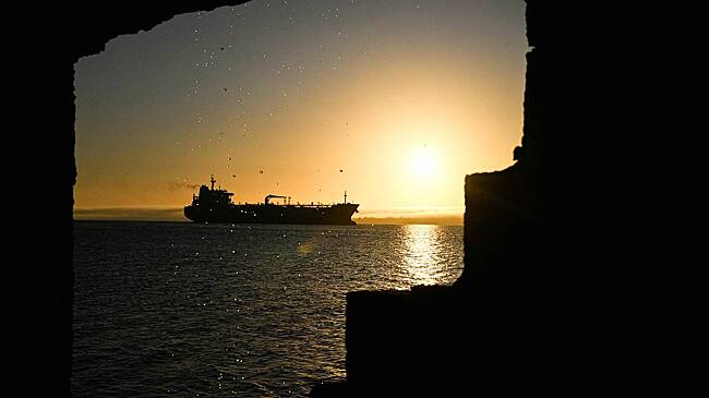 Во Франции раскрыли подробности об экипаже следовавшего из РФ танкера