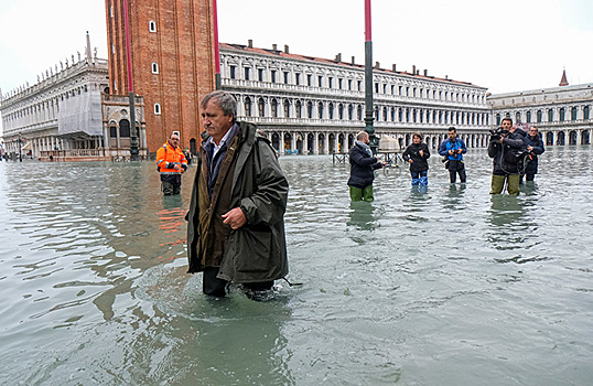 Венеция тонет: наводнение может стать сильнейшим за полвека