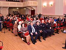 От благоустройства до борьбы с наркоманией. В «мобильную приемную» городских властей адресовали вопросы жители 6-го микрорайона