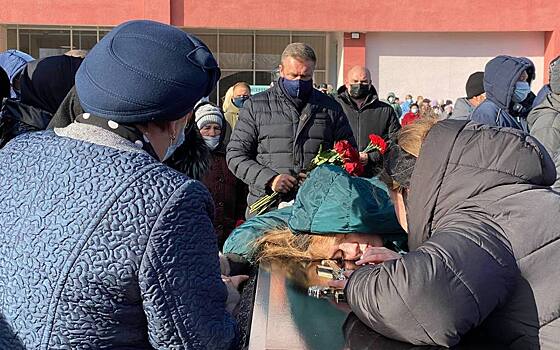 Проститься с погибшими при пожаре на рязанском заводе пришли более 2000 человек