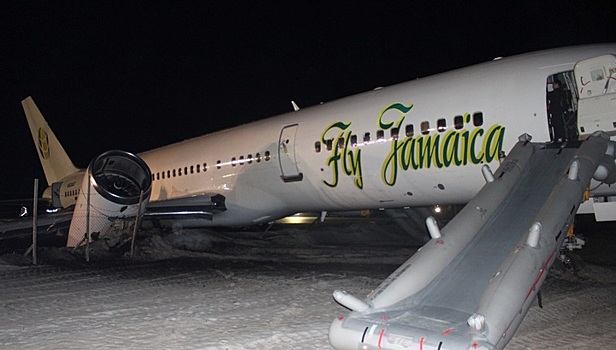 Неполадки привели к жёсткой посадке самолёта в Гайане
