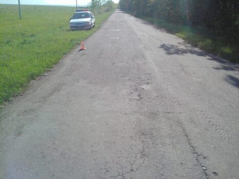 В Ливенском районе пожилой скутерист попал в ДТП