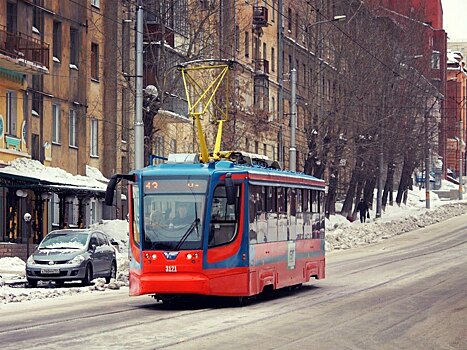 Водитель трамвая в Новосибирске решил пообедать и отказался везти пассажиров