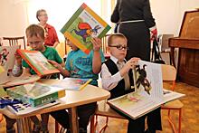 Детям с нарушением зрения подарили книги, которые помогут им открыть сказочный мир