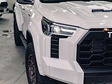 Японское тюнинг-ателье GMG Double Eight превратило пикап TOYOTA Hilux в клона новой Tundra