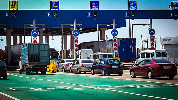 "Зайцев" заставили платить: "Автодор" почти решил главную проблему платных трасс