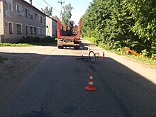 В Тверской области КАМАЗ сбил велосипедиста
