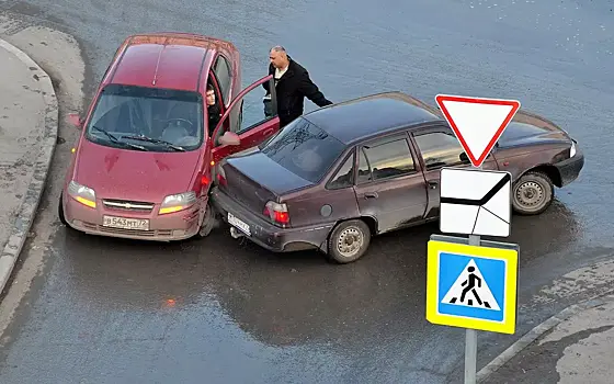 Есть же люди! Сотрудник страховой внедрился в банду автоподставщиков