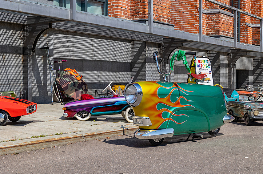 По традиции на «Кастом Конвенции» была отдельная зона с детскими педальными машинками.