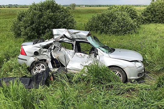 Занесло на мокрой дороге: в Тюменской области в ДТП погибли 4 человека