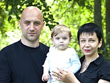 Прилепин перевозит жену и детей в осажденный Донбасс