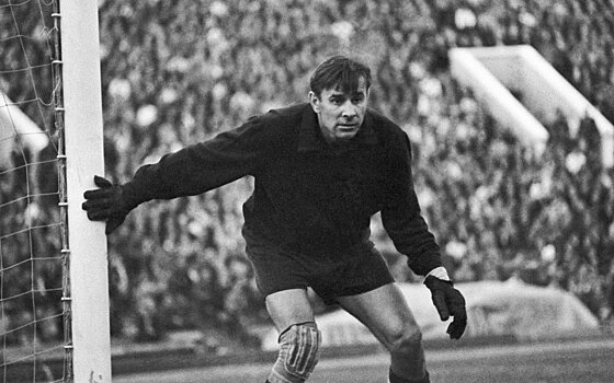 Пономарев о Яшине: «Его все время мучала болезнь желудка, он много курил и пил водку, просто чтобы заглушить боль. Лекарств в те времена не было, а врачи только зеленкой могли помазать»