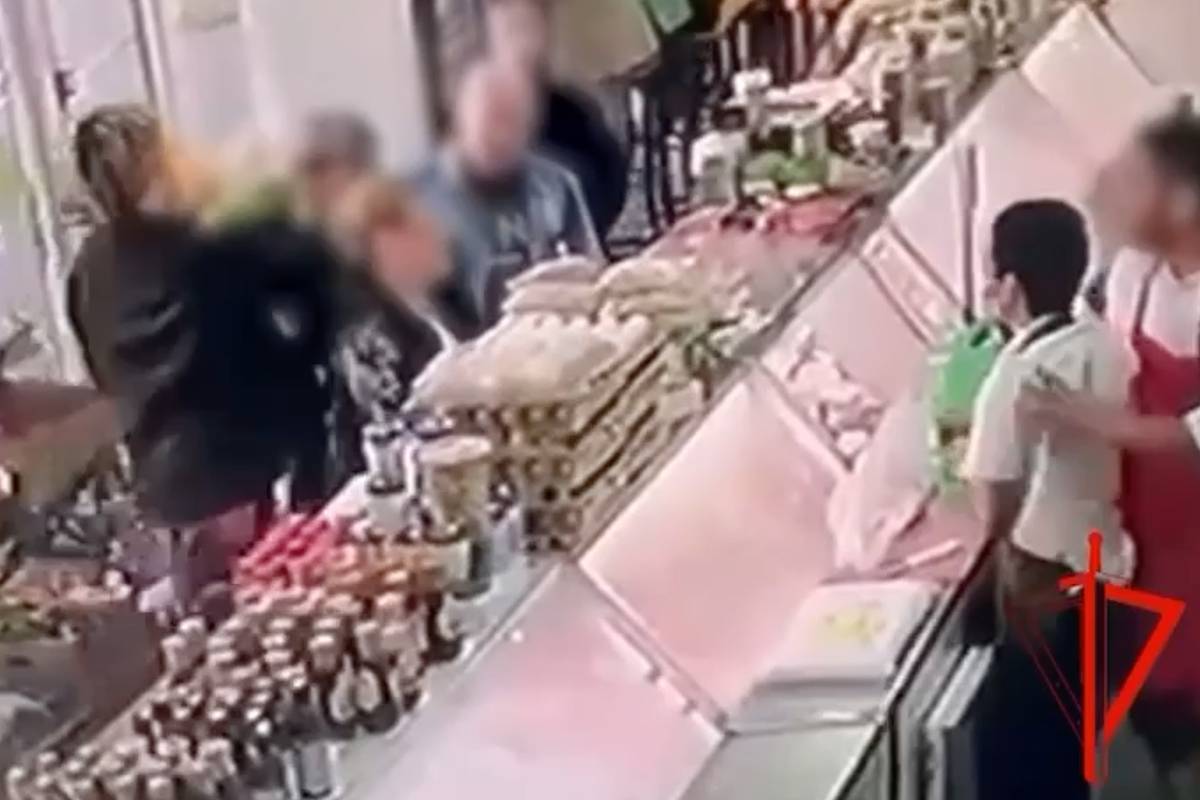 Россияне подрались в очереди за мясом и попали на видео