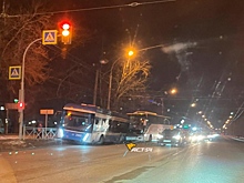 Туристка пострадала в ДТП с троллейбусом на Станционной в Новосибирске