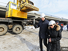 Мэр Челябинска посмотрела, как строится главный мост города