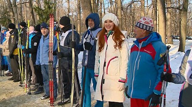 Сотрудники МЧС устроили забег на лыжах по Олимпийской аллее