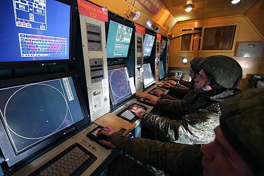 МиГ-31 перехватил приближавшийся к российской границе американский самолет