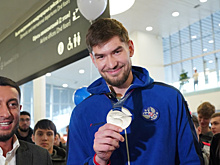 В самарском аэропорту торжественно встретили серебряного призера чемпионата мира по тхэквондо Рафаиля Аюкаева