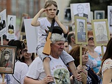 Михаил Турецкий прошёл в «Бессмертном полку» в Нью-Йорке