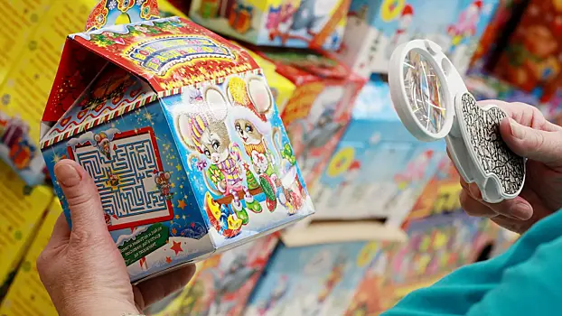 Детям будут вручать подарки в транспорте Москвы в Новый год