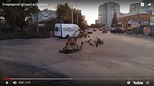 В центре Омска на дороге провалился асфальт