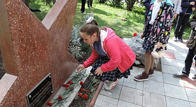 «Бесконечны павших списки»: в Новосибирске установили «Звезду памяти»