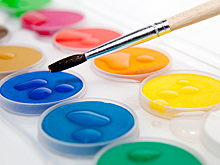 Ко Дню матери в КЦ «Лидер» открылась выставка работ его воспитанников