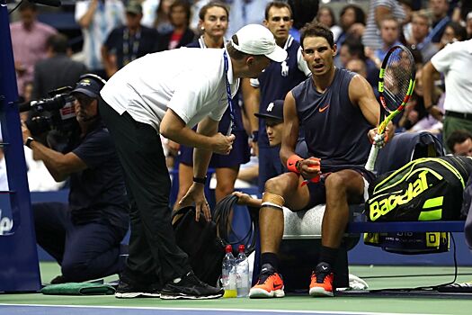 Надаль вызвал врача на корт в матче 2-го круга Australian Open