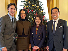 Кэти Перри с возлюбленным встретилась с бывшим премьер-министром Японии