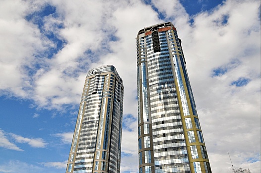 Екатеринбуржец прогуляется по стропе между двумя небоскребами