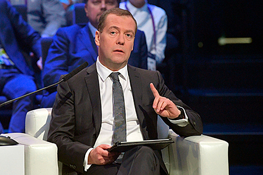 Медведев отметил роль камер в деле Кокорина и Мамаева