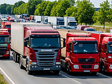 Лукашенко может конфисковать застрявшие на границе фуры из Литвы