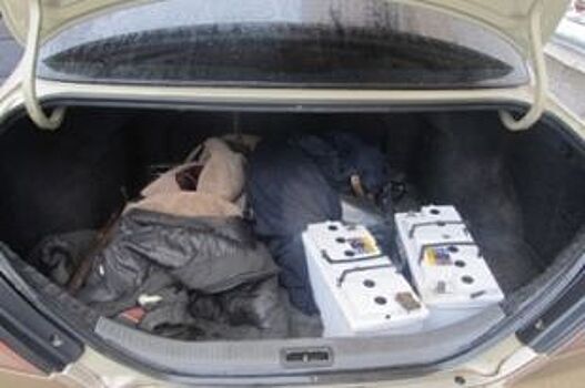 За одну ночь 19-летний житель Ульяновска стащил аккумуляторы из двух машин