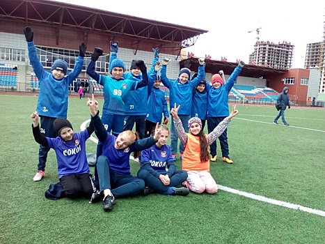 Девушки из школы №27 «Сокол» начали подготовку к участию в Первенстве России по футболу