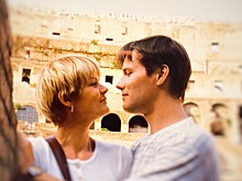 Ягудин, Меньшова и другие звезды поздравили любимых с Днем святого Валентина