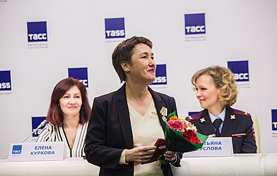 Руководитель петербургского пресс-центра ТАСС награждена медалью МЧС России