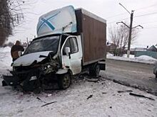 ДТП на «встречке»: в Орске 23-летний водитель Ford врезался в «ГАЗ»