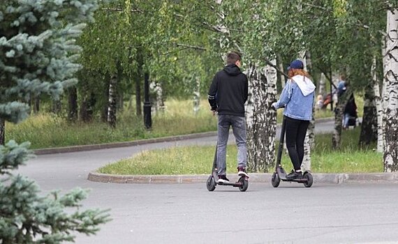 Самокат или мопед? Гаишники и общественники готовят поправки в ПДД