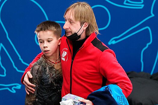 Никита Сарновский победил в финале юниорской серии Гран-при России, Лев Лазарев — третий