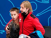 Никита Сарновский победил в финале юниорской серии Гран-при России, Лев Лазарев — третий